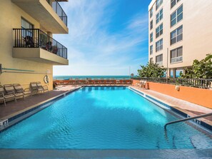 Condo (3 Bedrooms) | Kemudahan hartanah