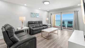 Condo (3 Bedrooms) | Property amenity