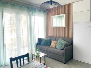 Living area - Caporizon - Erosoa-face au Golf-T1 Cosy-Heated pool (Ciboure)