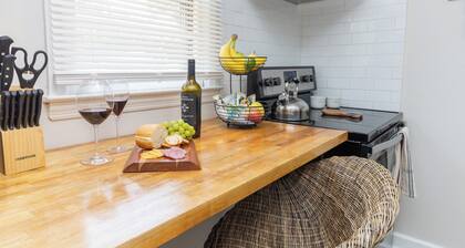 2 bed/1 ba-across f/Coliseum/GAC