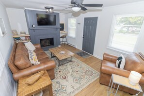 Smart TV, fireplace