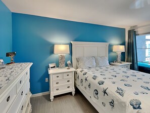 Condo, nhiều giường, sân hiên, quang cảnh hồ bơi | 2 phòng ngủ, trang trí khác biệt 