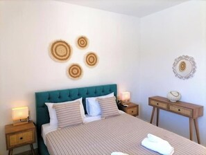 3 chambres, fer et planche à repasser, Wi-Fi, draps fournis