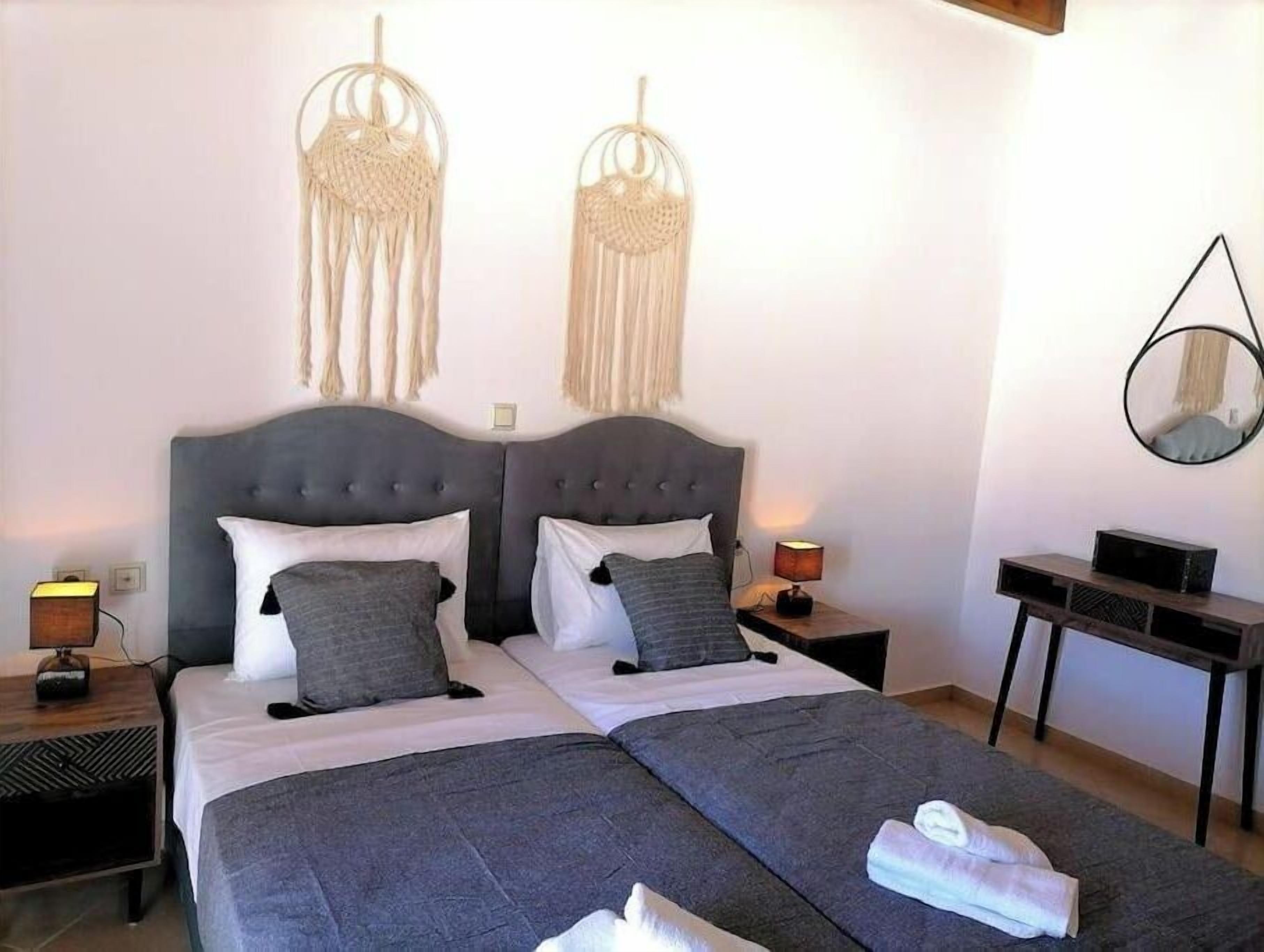 3 chambres, fer et planche à repasser, Wi-Fi, draps fournis