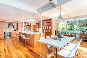 Frigorífic, microones, forn i placa de cuina 