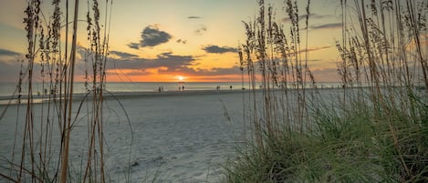 Condo (2 Bedrooms) | Property amenity