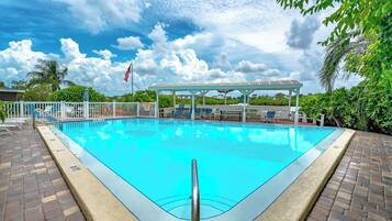 Condo (2 Bedrooms) | Property amenity