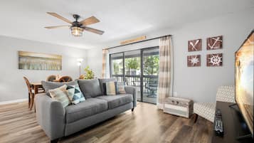 Condo (2 Bedrooms) | Front of property