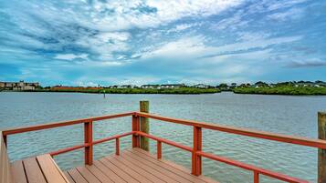 Condo (2 Bedrooms) | Property amenity