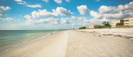 Condo (2 Bedrooms) | Property amenity