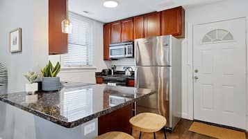 Refrigerador, microondas, horno y lavavajillas