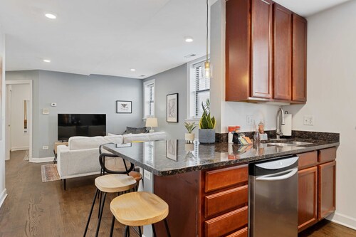 Modern Comfort 2 Bd Condo in Iconic Lincoln Square by AllSet Turnover