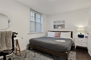 2 bedrooms, iron/ironing board, WiFi, bed sheets - Modern Comfort 2 Bd Condo in Iconic Lincoln Square by AllSet Turnover (Chicago)