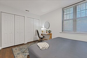 2 habitaciones, tabla de planchar con plancha, wifi y ropa de cama 