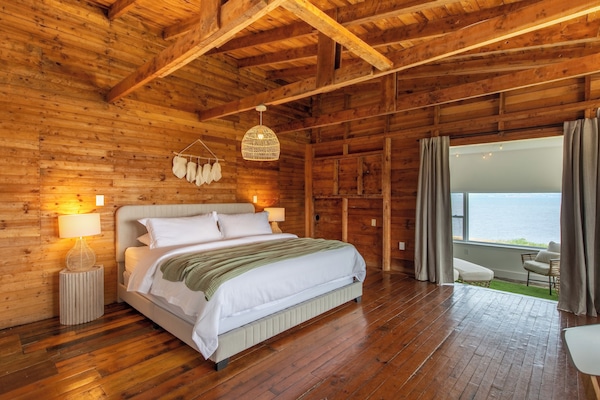 Signature Suite | Iron/ironing board (on request), WiFi (free)