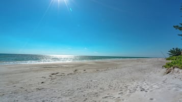 Condo (2 Bedrooms) | Property amenity