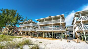 Condo (2 Bedrooms) | Property amenity