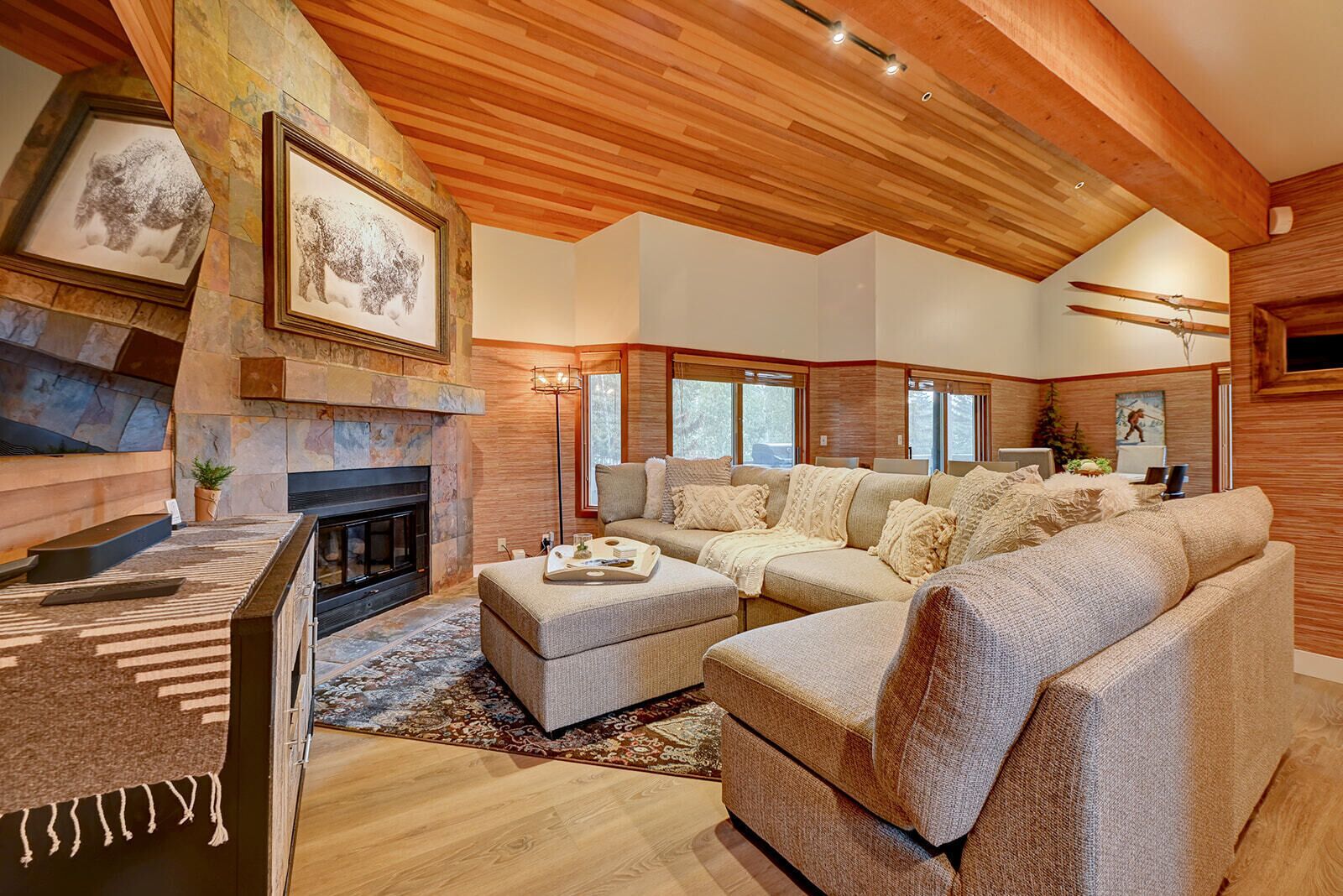 Télévision, cheminée