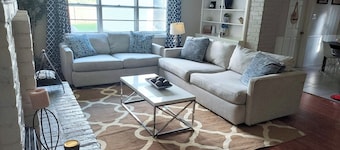 5 Bdrm+Large Backyard+Wifi+Parking