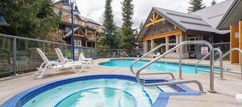 Great location | Hot tub, pool & sauna | BBQ | AC