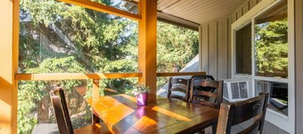 Great location | Hot tub, pool & sauna | BBQ | AC