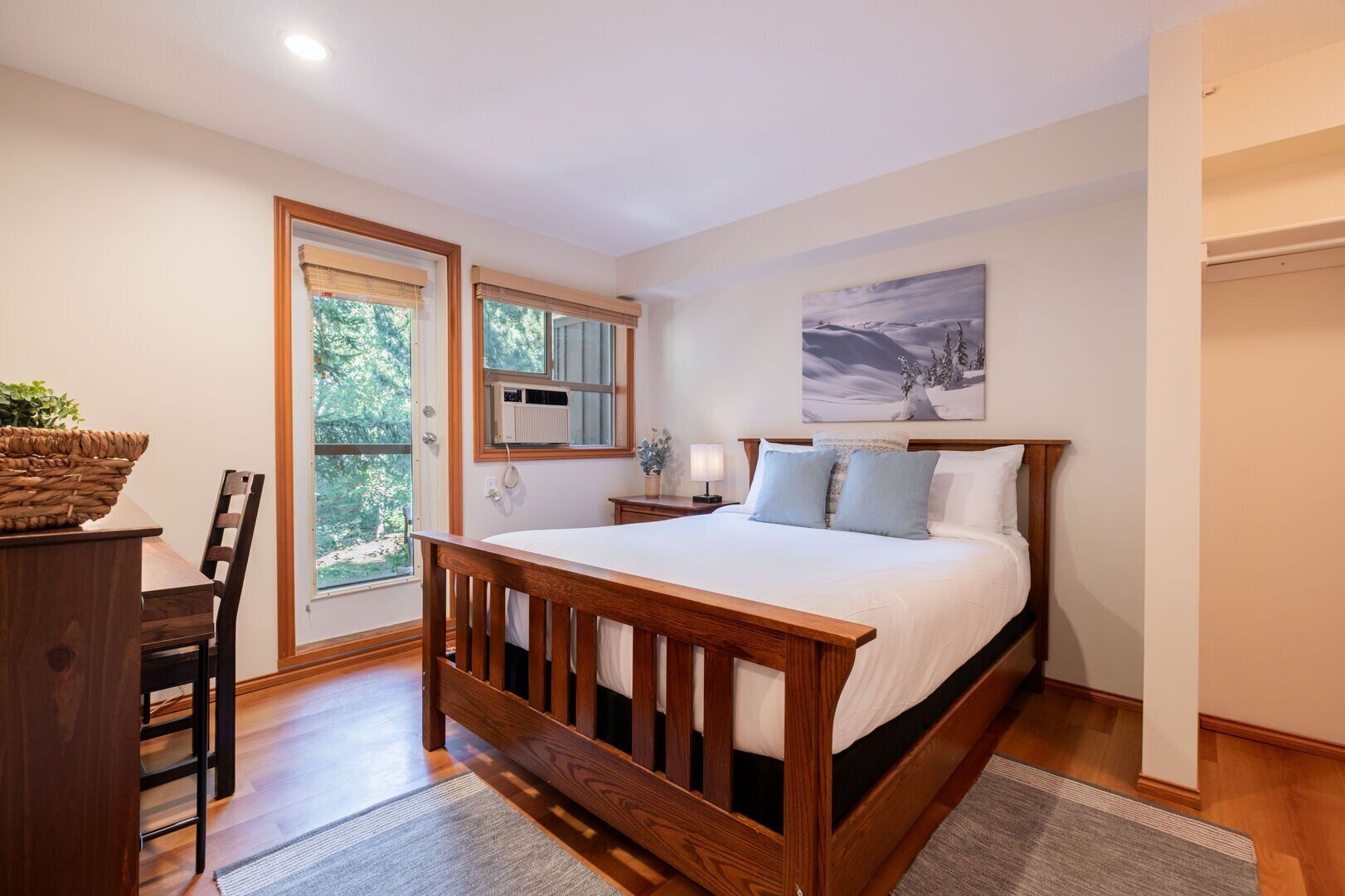 2 habitaciones, tabla de planchar con plancha, wifi y ropa de cama 