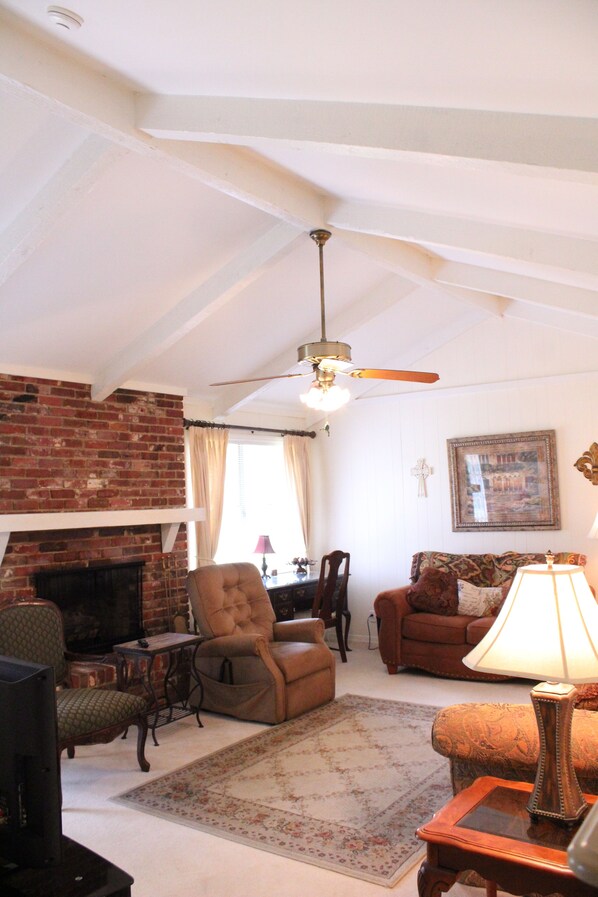 Smart TV, reproductor de DVD y libros