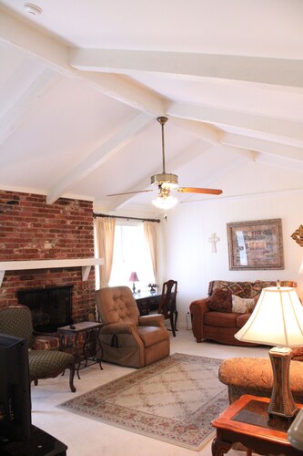 Accessible, family home near downtown Ruston, LA Tech, and the ballpark!