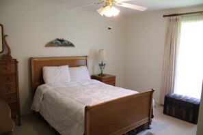 3 bedrooms, in-room safe, desk, free WiFi