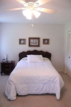 3 bedrooms, in-room safe, desk, free WiFi