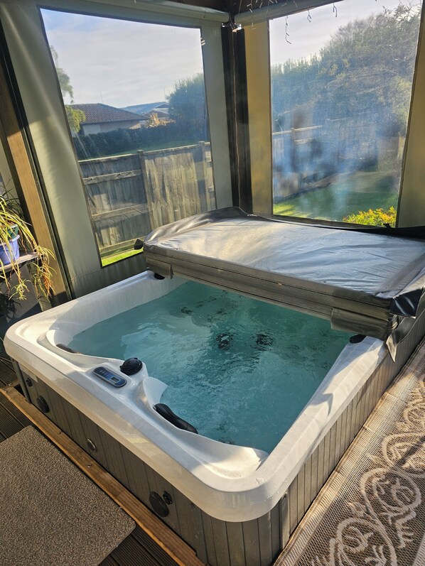 Indoor spa tub