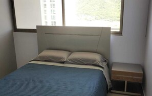 Premium bedding, down duvets, blackout curtains, soundproofing - fares rents (Santa Marta)