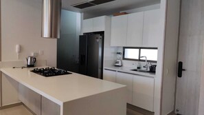 Familienapartment | Eigene Küche | Großer Kühlschrank, Mikrowelle, Ofen, Herdplatte