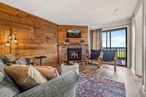 TV, fireplace, offices