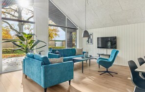 TV, table football, ping pong, stereo - Beautiful home in Krakow am See (Krakow am See)