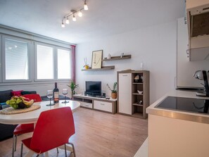 Apartment - Apartments Bright Side of the Moon (Split)