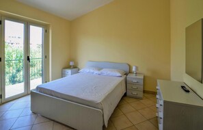 5 bedrooms, bed sheets