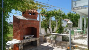 2 bedrooms - Apartments Petar - Garden With BBQ (Rab)