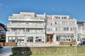 Unclassified image, 5 of 35, button