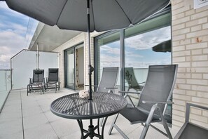 Outdoor dining - Haus Sommertraum, Appartement 5 "sonnensegel" - Haus Sommertraum (Scharbeutz)