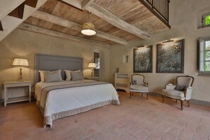 7 makuuhuonetta, silitysrauta/-lauta, vauvan matkasänky, ilmainen Wi-Fi