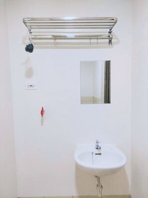 Shower, bidet, towels, soap - Your HOME in My Space Perfect for FAMILY, COUPLE AND FRIENDS (Quezon City)