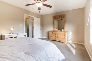2 bedrooms, iron/ironing board, WiFi, bed sheets