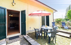 Outdoor dining - Stunning apartment in Todiano di Preci (Todiano di Preci)