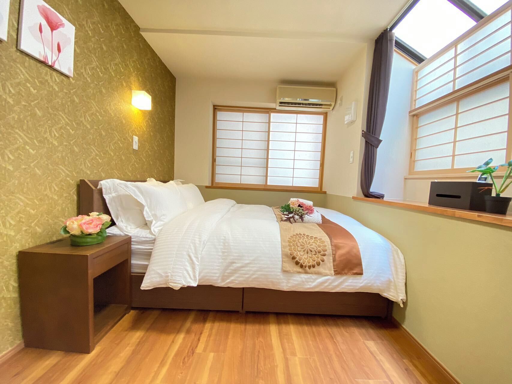 4 bedrooms, iron/ironing board, free WiFi, bed sheets