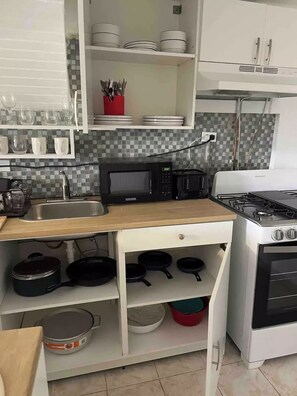 فرن، موقد طهي مسطح، ماكينة لصنع القهوة/الشاي، محمصة خبز