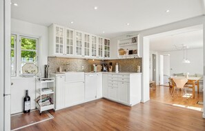 Fridge, stovetop, dishwasher, coffee/tea maker - 2 bedroom awesome home in Haarby (Haarby)