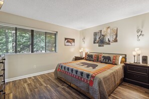 2 slaapkamers, een strijkplank/strijkijzer, gratis wifi, beddengoed