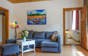 Fernseher, Kamin, Stereoanlage