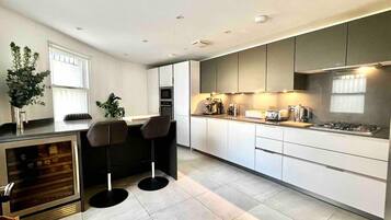 House, Multiple Beds | Private kitchen | Fridge, microwave, oven, stovetop